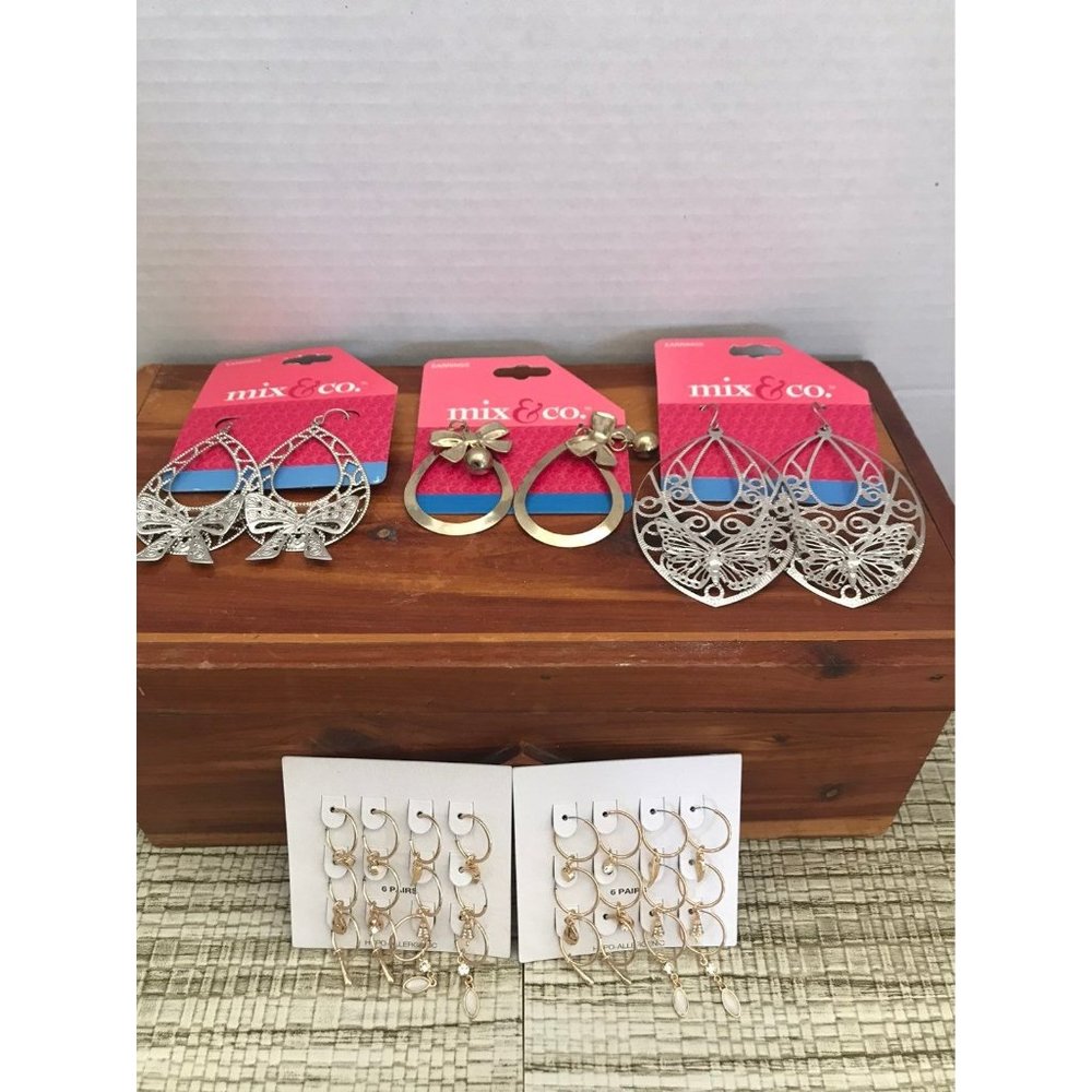 Fun earring bundle Goldtone & Silvertone
